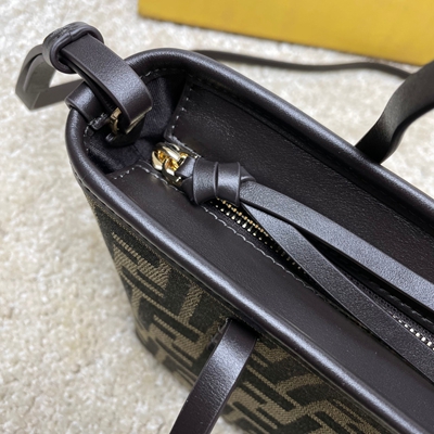 フェンディバッグ細部ディテール